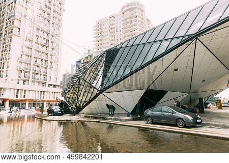 Batumi, Adjara, Georgia - March 25, 2022: Car On Mcdrive Way Near Modern Building Of Mcdonalds Resta