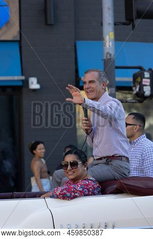 Los Angeles, Ca - August 14 2022:  Los Angeles Mayor Eric Garcetti Rides In A Convertible During The
