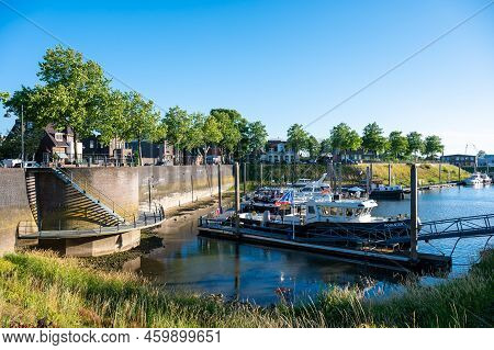 Zaltbommel, Gelderland, The Netherlands - 07 12 2022 - Small Boats And Yachts At The Pleasure Harbor