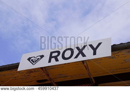Bordeaux , Aquitaine France - 03 08 2021 : Roxy Logo Brand And Text Sign On Facade Surf Fashion Shop