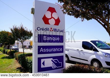 Bordeaux , Aquitaine  France - 08 15 2022 : Credit Mutuel Banque Assurances Logo Sign And Brand Text
