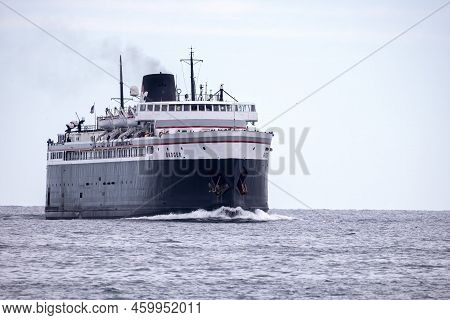 Manitowoc, Wi Usa August 12 2022 : The Ferry S.s. Badger Sails From Ludington Michigan Across Lake M