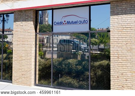 Bordeaux , Aquitaine  France - 08 15 2022 : Credit Mutuel Auto Sign Brand And Text Logo On Facade Ba