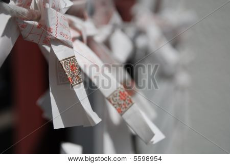 เสน่ห์ Omikuji ที่ศาลเจ้าฟูจิ ประเทศญี่ปุ่น