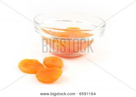 Frutta albicocche secche isolato