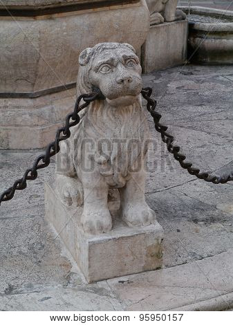 The lion as a waiter in Bergamo