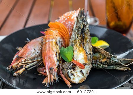 delicious grilled seafood platter