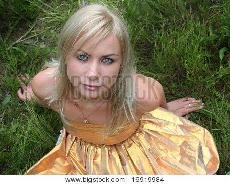 hübsches Mädchen mit grünen Augen