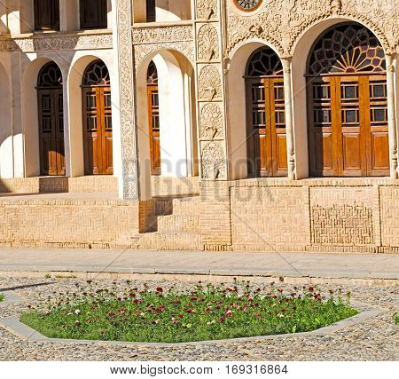 In Iran The  Antique   House