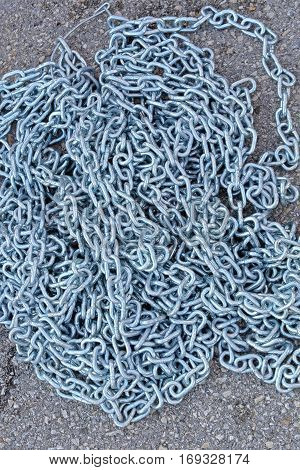 Metal Chain Made of Torus Shaped Links