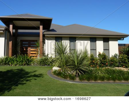 Maison moderne avec jardin