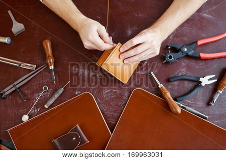 Making leather purse