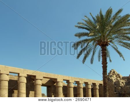 Luxor. Hall à colonnades dans le Temple de Karnak