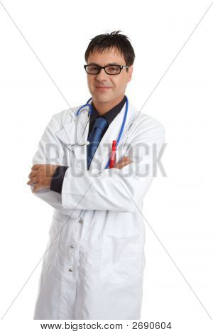 Doktor stojí nenápadně