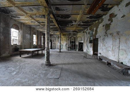Mansfield, Oh, May 29, 2018, Ohio State Reformatory, Former Prison, Empty Room, Now Abandoned, Filmi