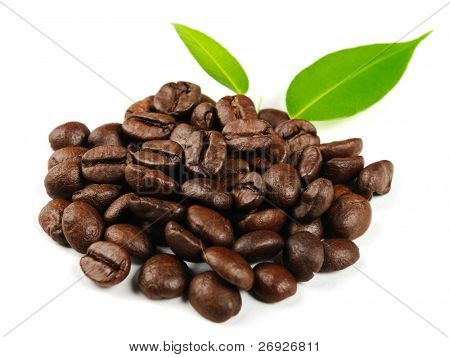 Kaffee Körner und Blätter