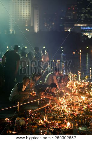 Benjakiti Park, Bangkok, Thailand - Nov 14,2016: Thai People Enjoy Loy Krathong Festival, Thai Tradi