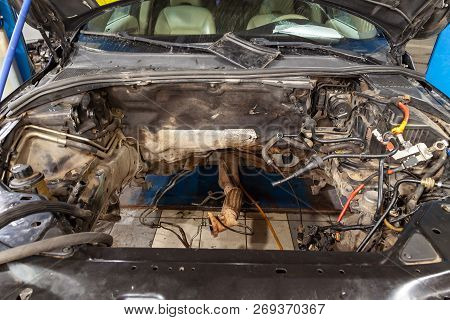 Car Repair In The Body Of The Limousine With A View Of The Engine Compartment With The Engine Remove
