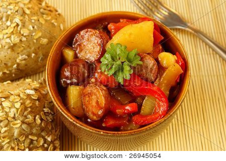 Polacca kielbasa con peperoni, ananas, pomodori