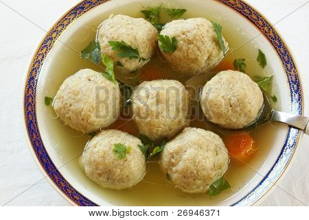 Matzo (Matzah) bolde suppe
