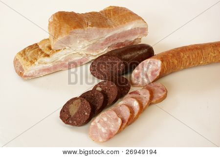 Sanguinaccio, kielbasa e pancetta affumicata
