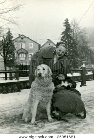 Foto d'epoca della madre e del bambino (1956)