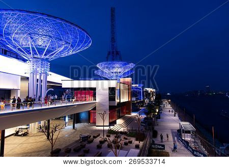 Dubai, United Arab Emirates - November 16, 2018: Bluewaters Island Promenade At Night, New Walking A