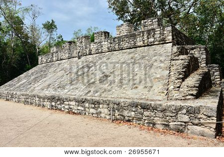 Mayské zříceniny v Coba, Mexiko - Ballcourt