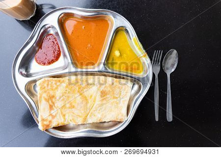 Roti Prata Or Canai Set With Curry, Dhal And Sambal