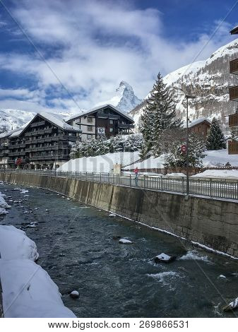 Zermatt, Switzerland - March 19, 2018: Cityscape Of The Swiss Town Of Zermatt With Famous Matterhorn