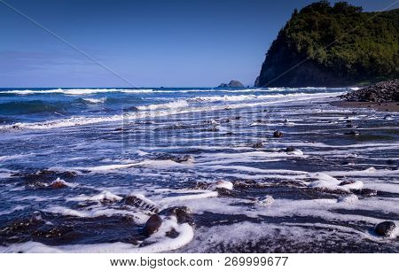 Black Sand Pebble Beach In Pololu Valley, Hawaii: Big Island Has A Lot Of Beautiful Beaches That Fea