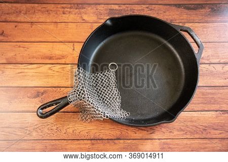 Small Ring Chainmail Scrubber - For Cast Iron, Stainless Steel, Hard Anodized Cookware And Other Pot