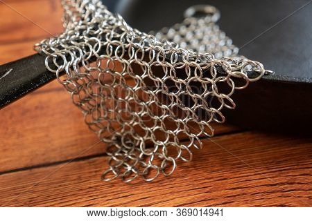 Small Ring Chainmail Scrubber - For Cast Iron, Stainless Steel, Hard Anodized Cookware And Other Pot