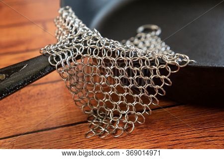 Small Ring Chainmail Scrubber - For Cast Iron, Stainless Steel, Hard Anodized Cookware And Other Pot
