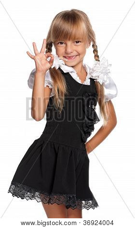 Menina com uniforme de escola