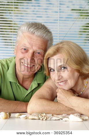 Casal de idosos no resort