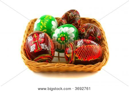 Uova di Pasqua In un cestino