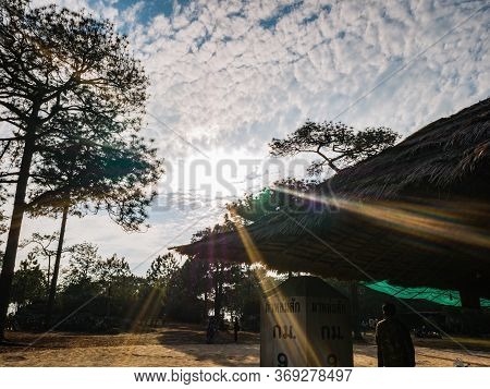 Loei/thailand-17 Feb 2019:unacquainted People In Local Shop On Lomsak Cliff On Phu Kradueng Mountain