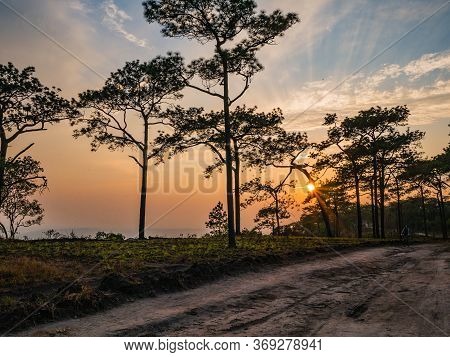 Beautiful Sunset On Phu Kradueng Mountain In Loei City Thailand.phu Kradueng National Park The Famou