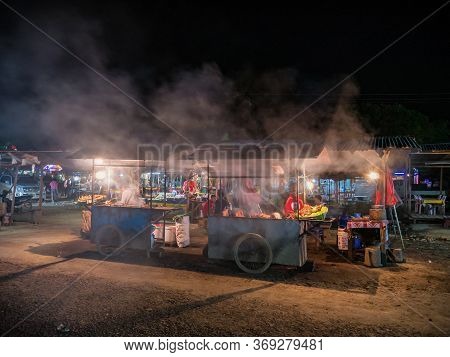 Vangvieng/lao-4 Dec 2017:unacquainted People At Vangvieng Street Food Night Market Lao.vangvieng Cit