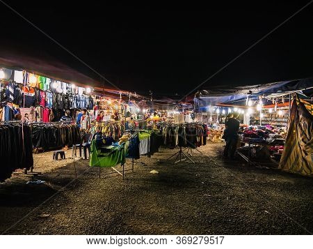 Vangvieng/lao-4 Dec 2017:unacquainted People Walking On Vangvieng Night Market Lao.vangvieng City Th