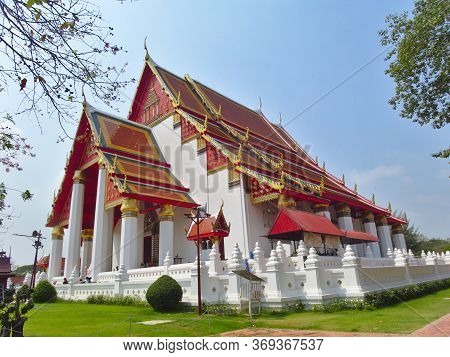Wihan Phra Mongkhon Bophit In Ayutthaya That Has Been Well Restored Inside There Is A Statue Of A La