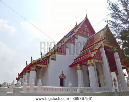 Wihan Phra Mongkhon Bophit In Ayutthaya That Has Been Well Restored Inside There Is A Statue Of A La