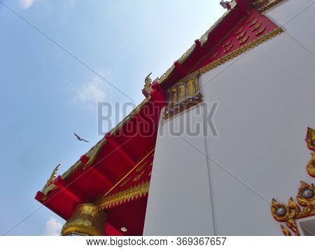 Wihan Phra Mongkhon Bophit In Ayutthaya That Has Been Well Restored Inside There Is A Statue Of A La