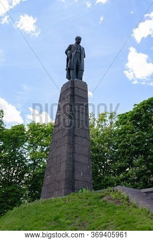 Burial Of The Prominent Ukrainian Poet Taras Shevchenko In The City Of Kaniv (cherkasy Region) On Ch