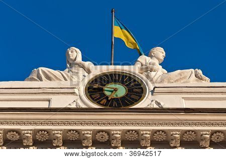 Uhr und Flagge