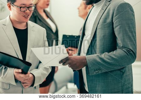 Close Up. Business Partners Discussing A Business Documen