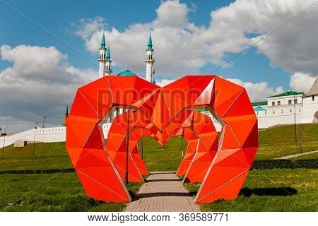 Russia, Kazan - May 14, 2020: Beautiful Design Of Arch In The Shape Of Red Hearts On The Background 