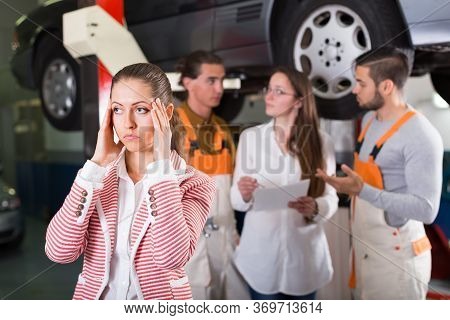 Unhappy Female Duping By Troubleshooters At Auto Service Center.