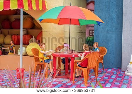 Kolkata, India. A Creation Inspired By Gulliver\'s Travels By Jonathan Swift.funny Picture Of A Lill